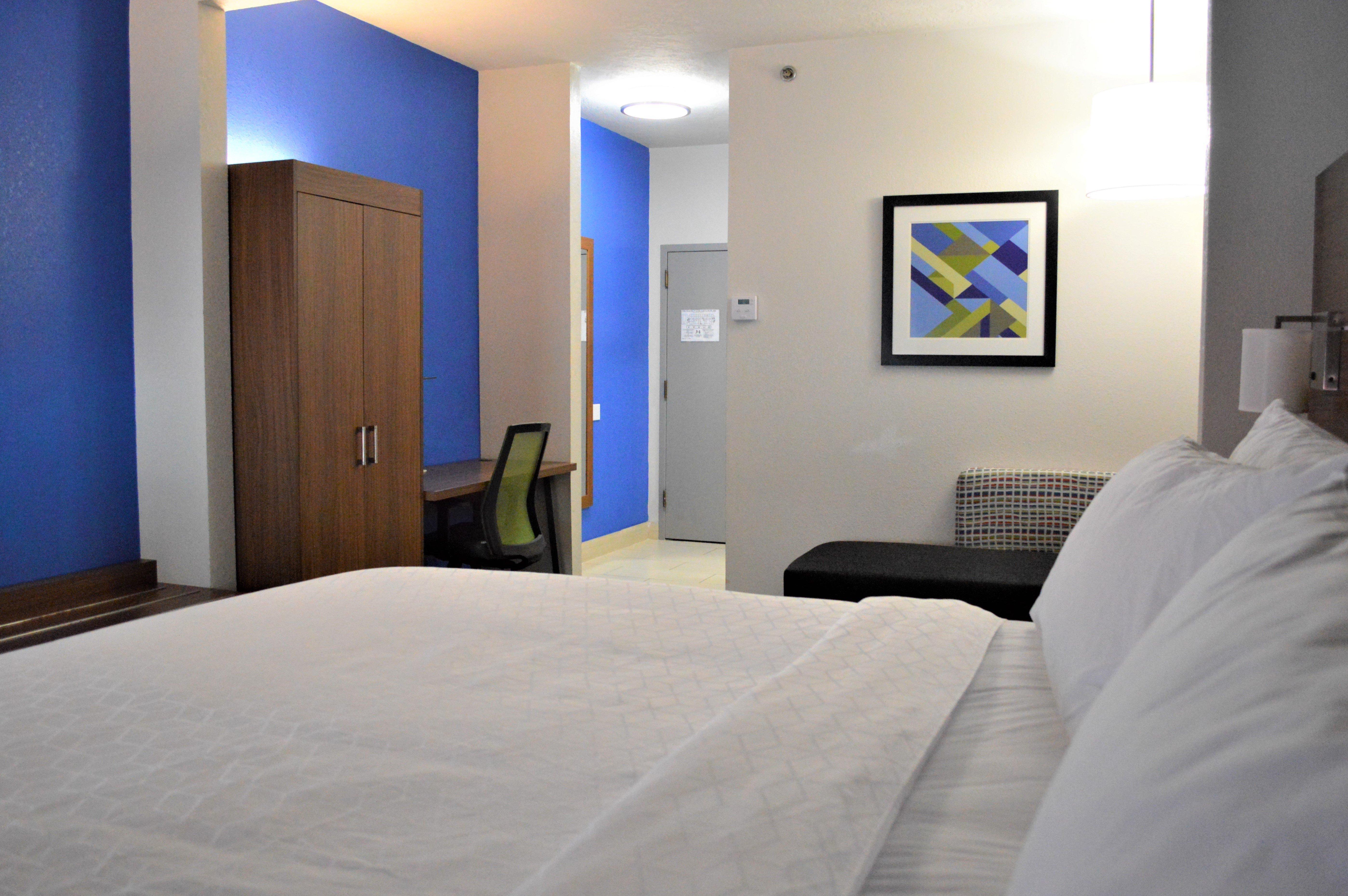 Holiday Inn Express & Suites Batesville By Ihg Exterior photo
