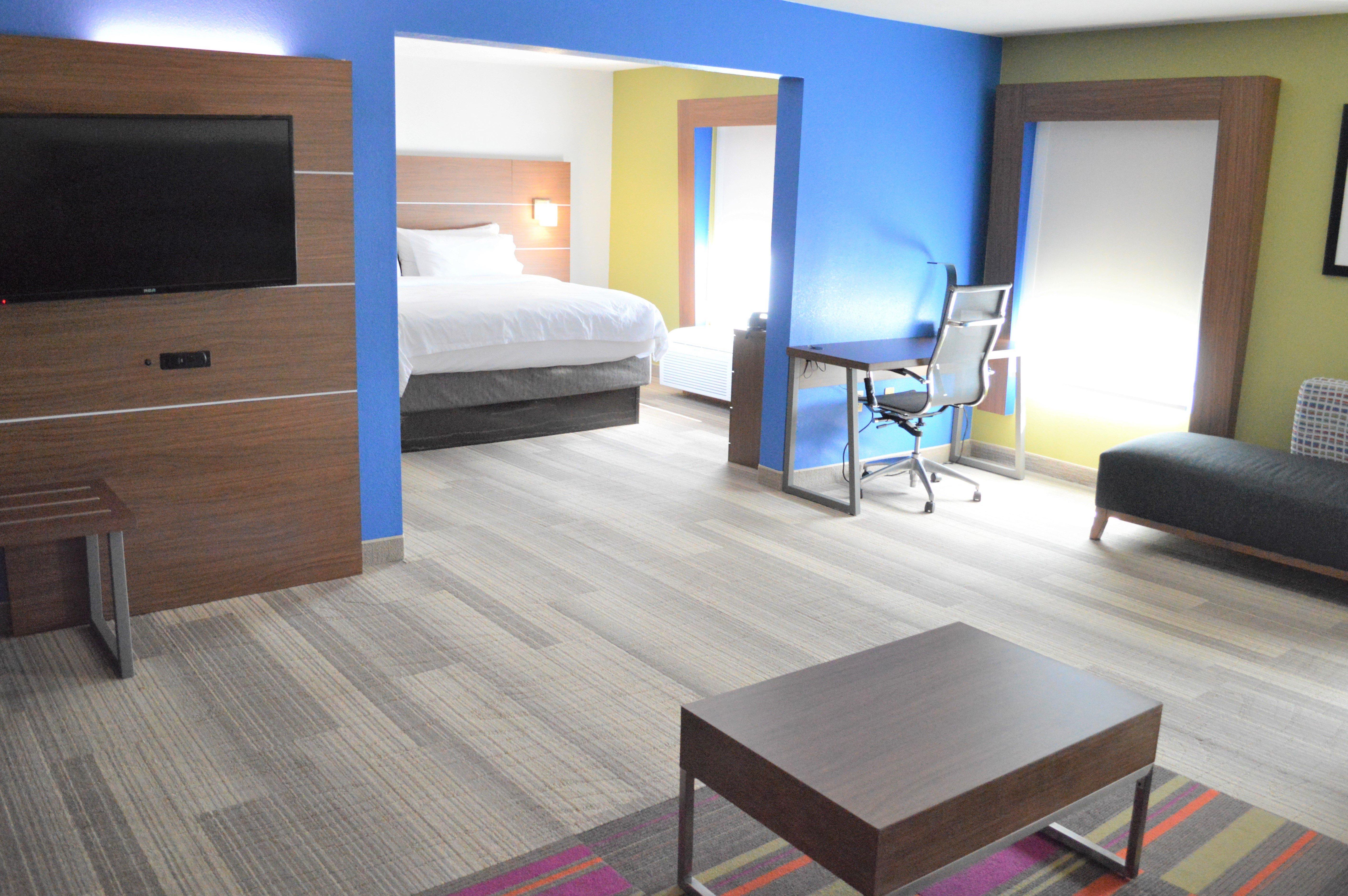Holiday Inn Express & Suites Batesville By Ihg Exterior photo
