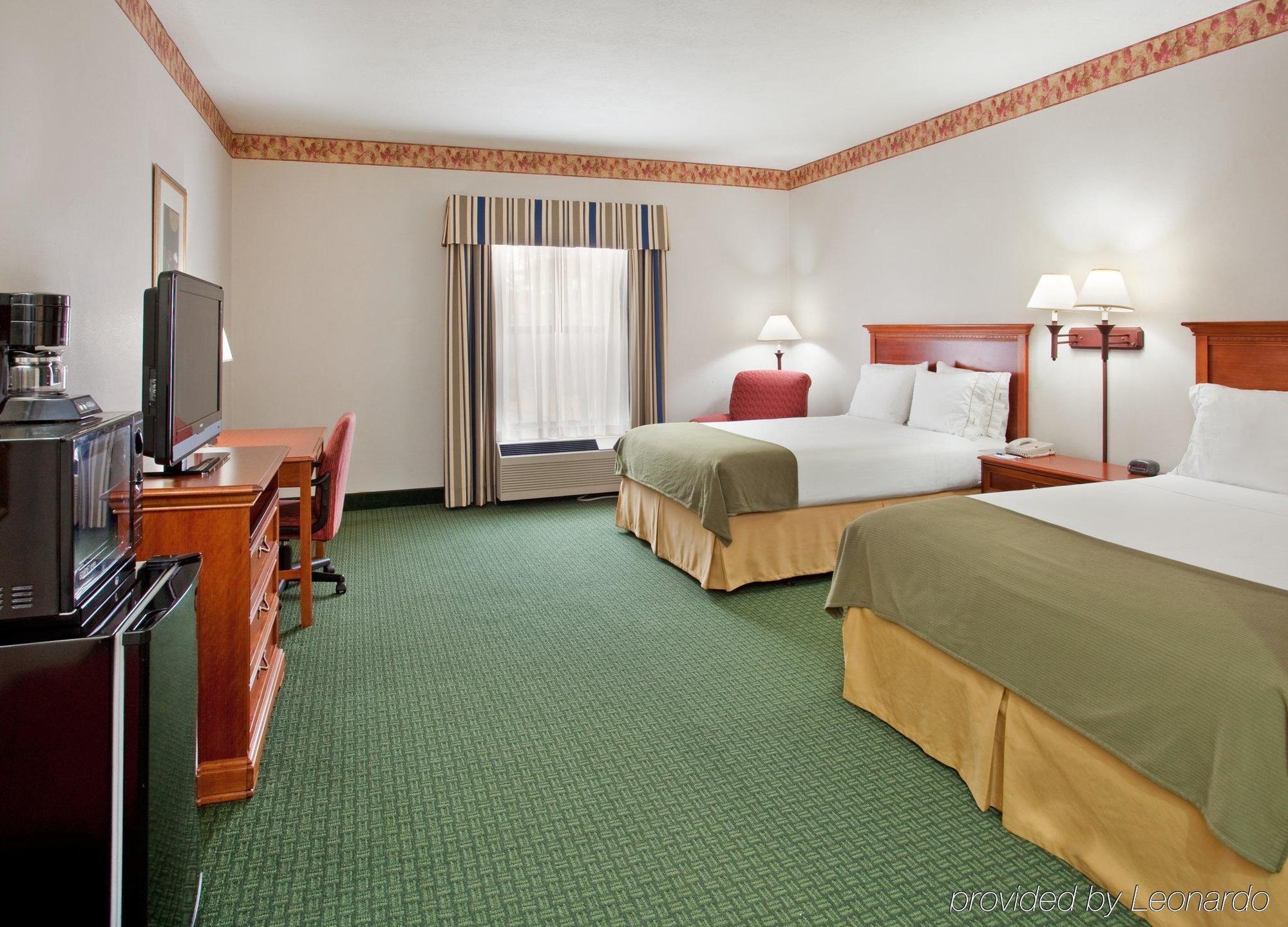 Holiday Inn Express & Suites Batesville By Ihg Exterior photo