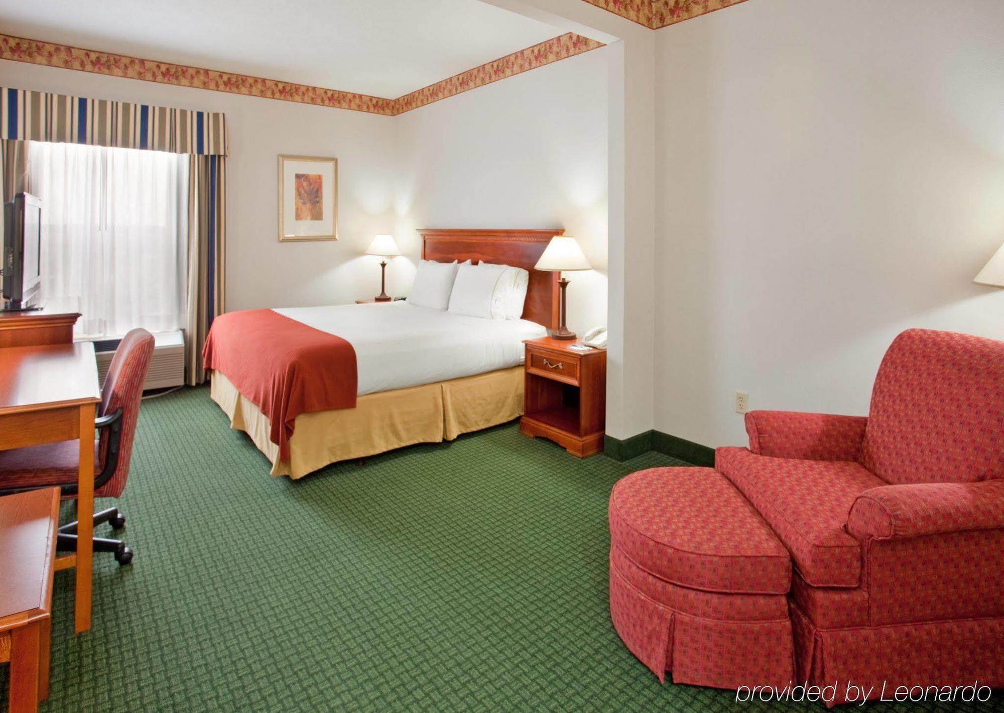 Holiday Inn Express & Suites Batesville By Ihg Exterior photo