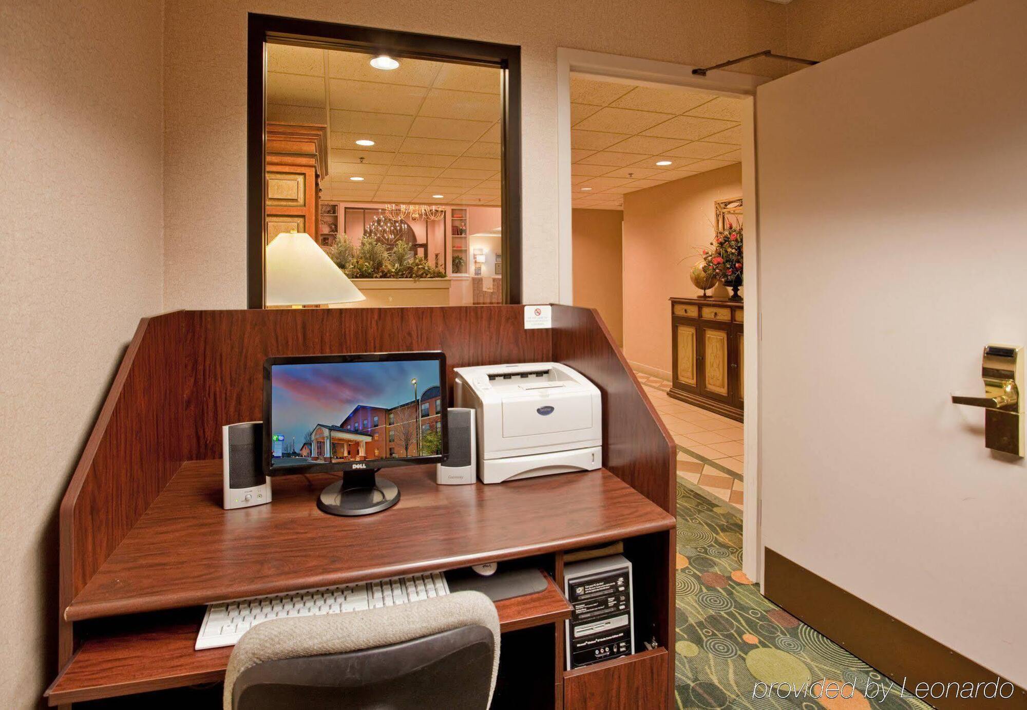 Holiday Inn Express & Suites Batesville By Ihg Exterior photo
