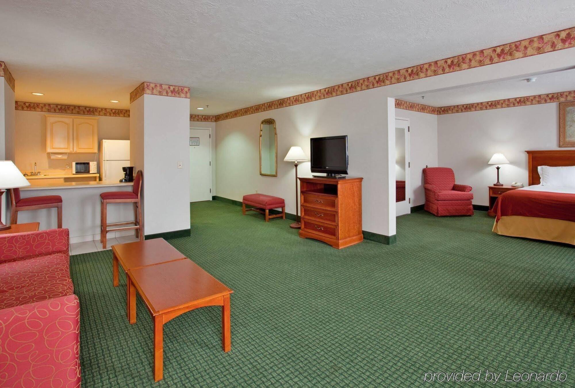 Holiday Inn Express & Suites Batesville By Ihg Exterior photo